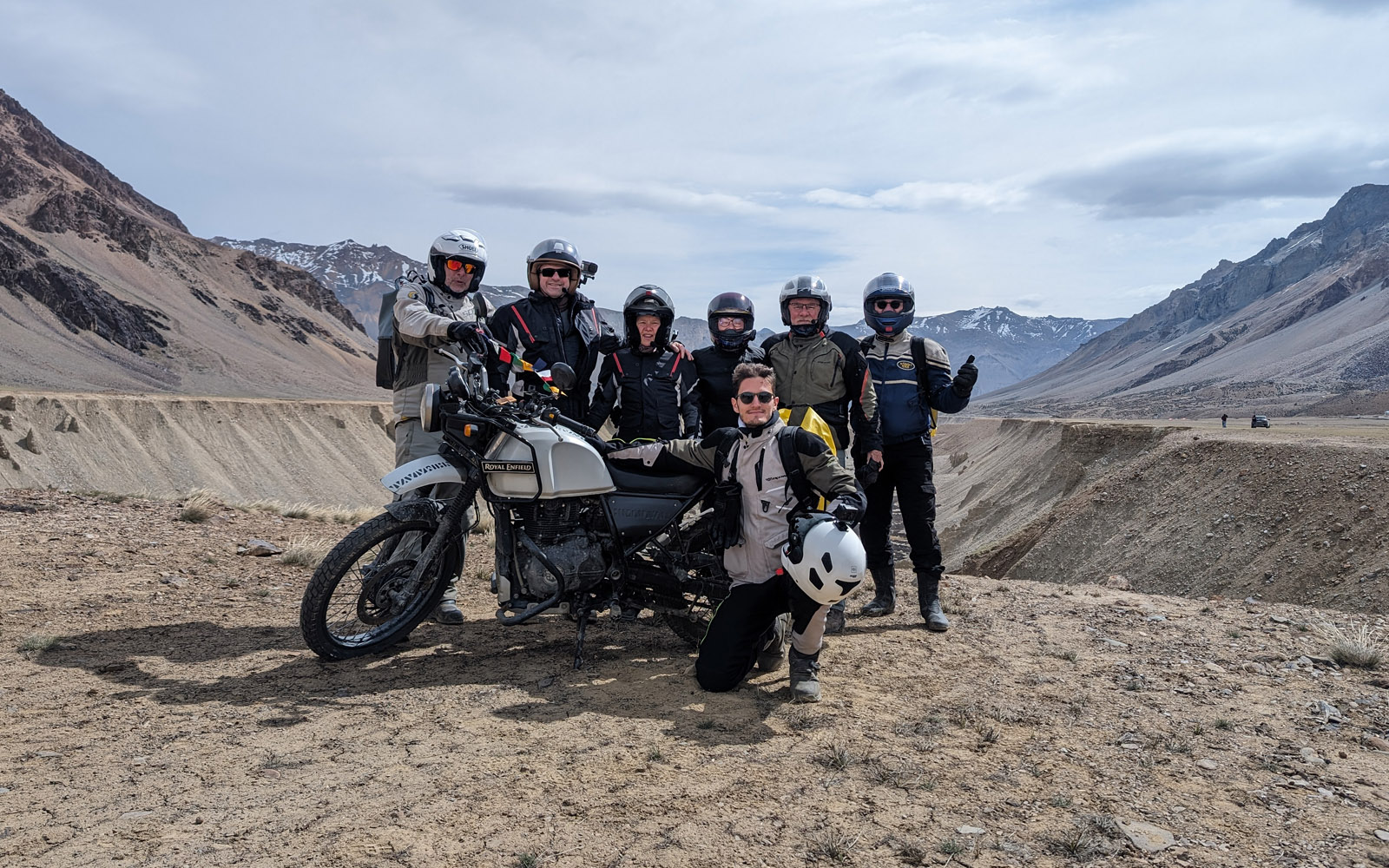 sarchu desert ladakh himalayan royal enfield